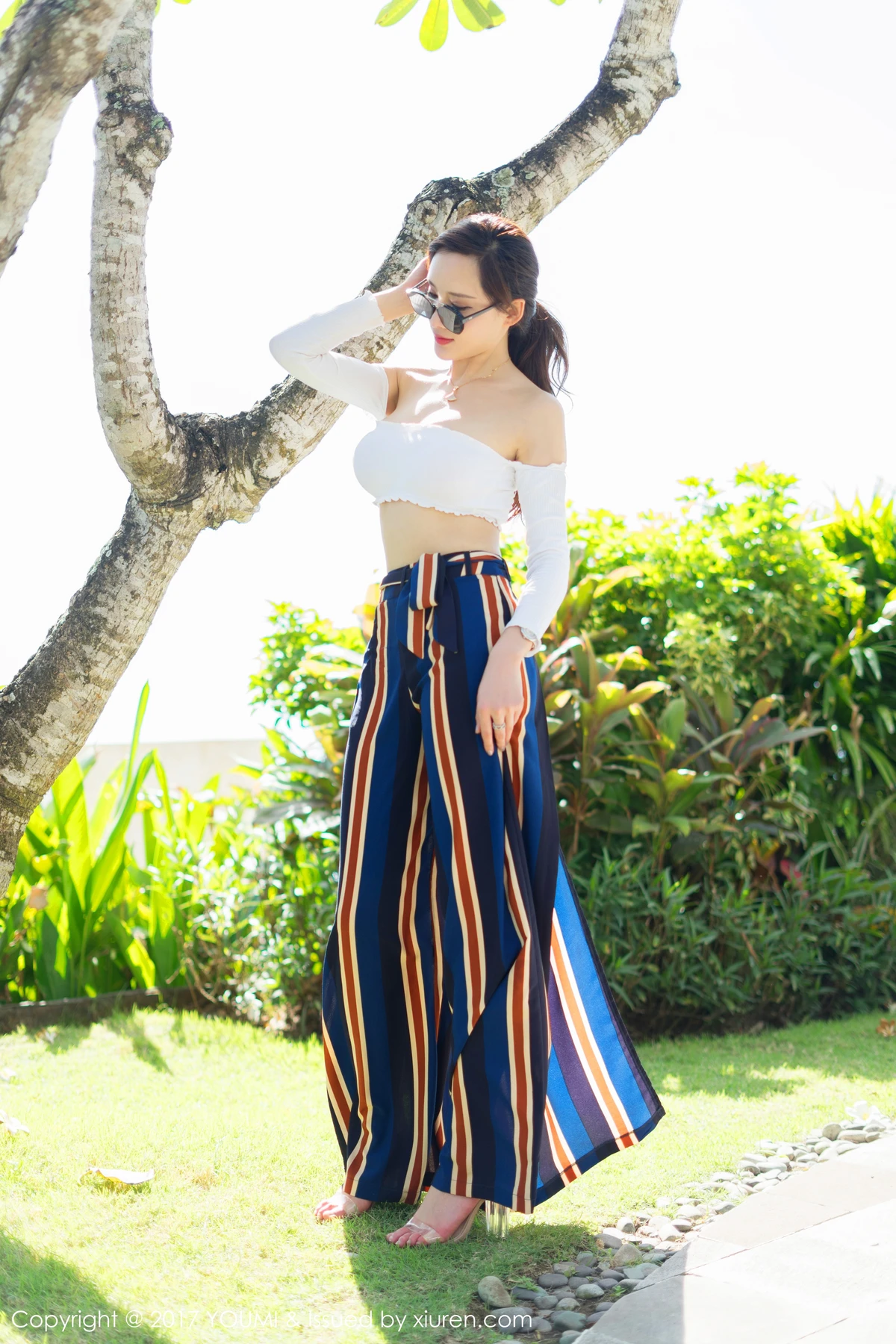 YouMi尤蜜荟 Vol.043_女神土肥圆矮挫穷巴厘岛旅拍黑色蕾丝情趣内衣露乳诱惑写真54P - 7