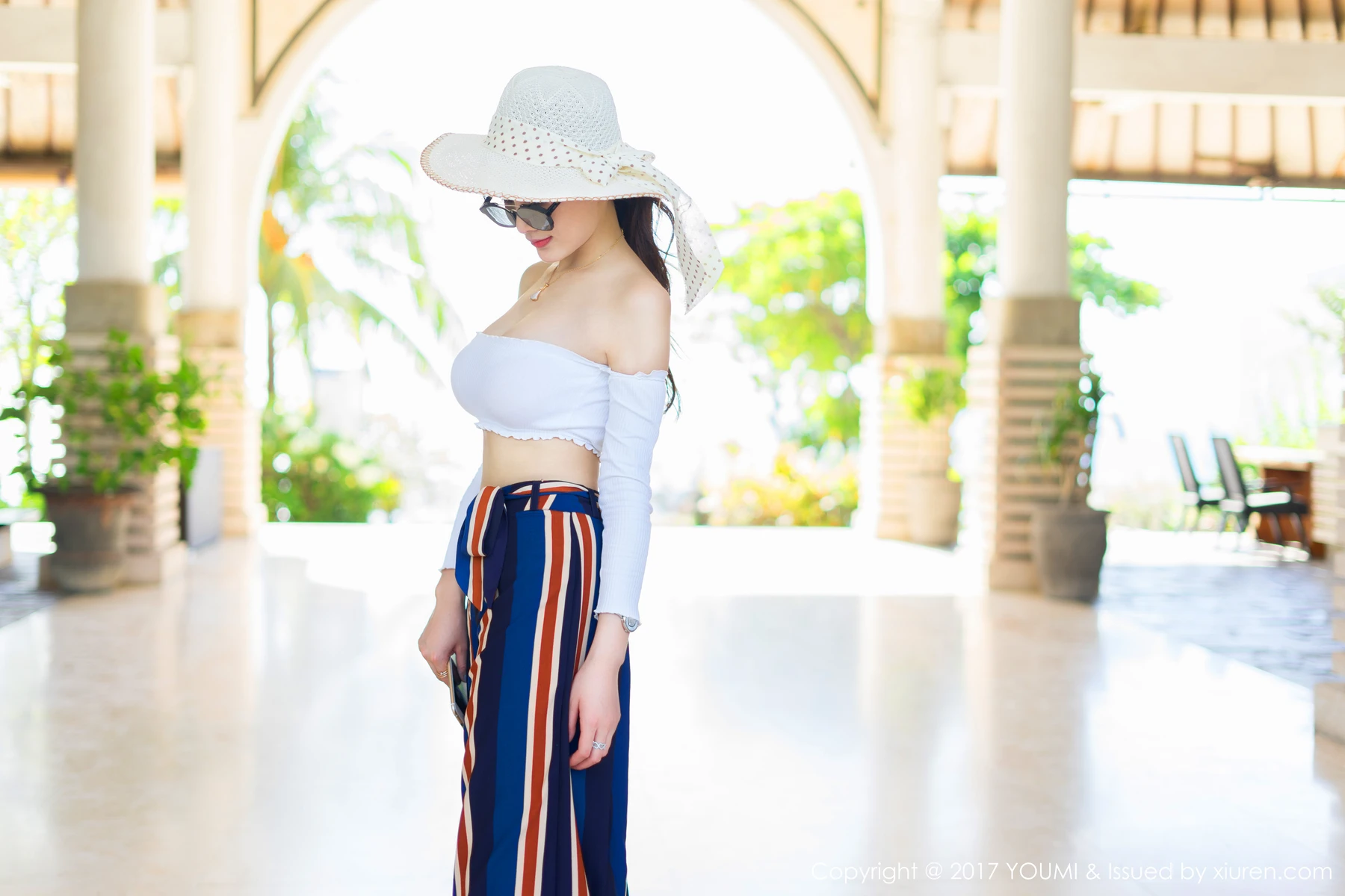 YouMi尤蜜荟 Vol.043_女神土肥圆矮挫穷巴厘岛旅拍黑色蕾丝情趣内衣露乳诱惑写真54P - 2