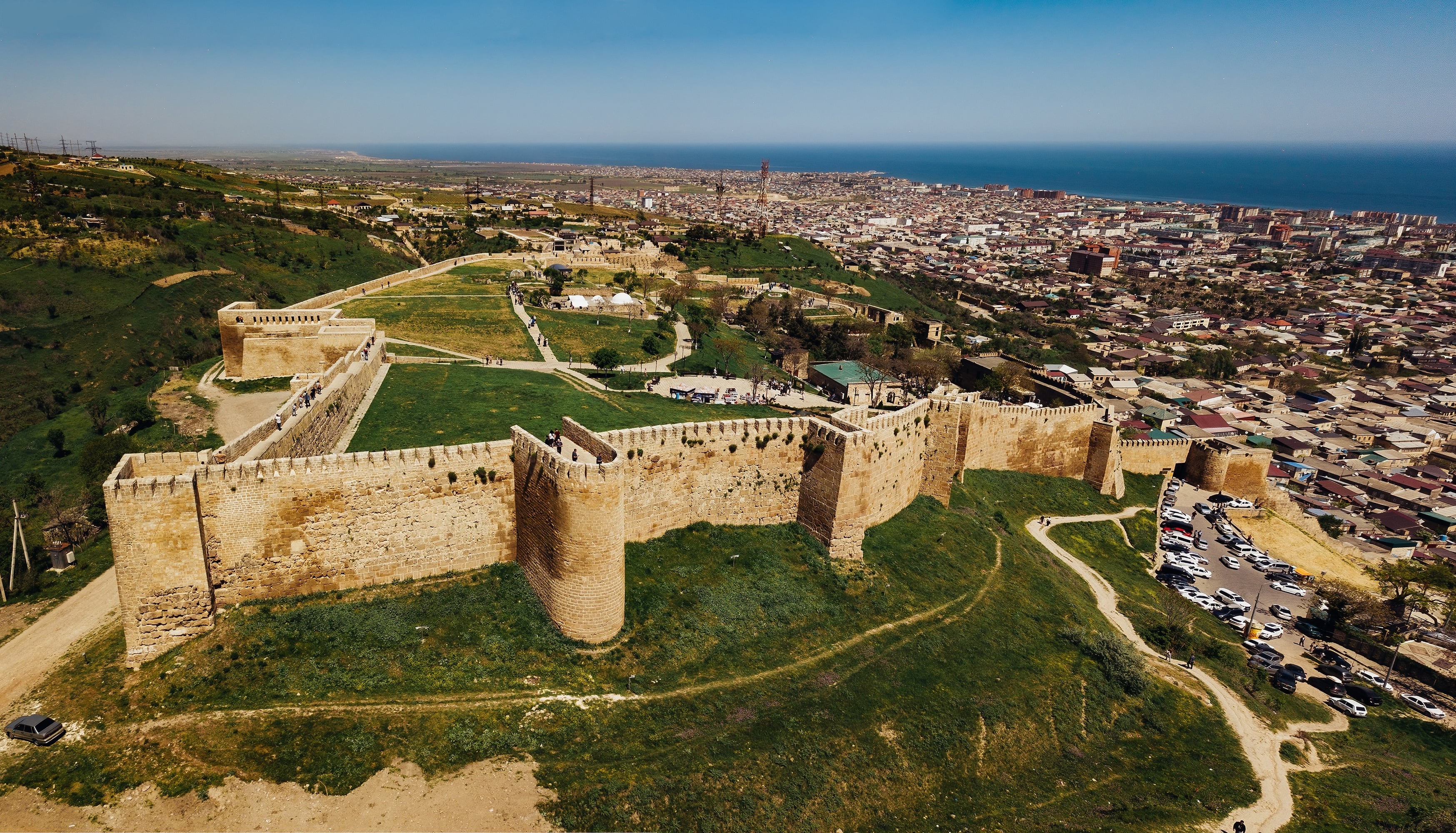 Крепость, Дербент и Каспий
