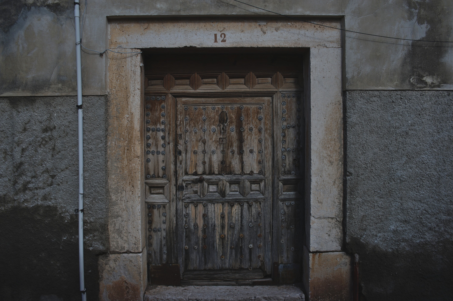 A brown door in Chinchón