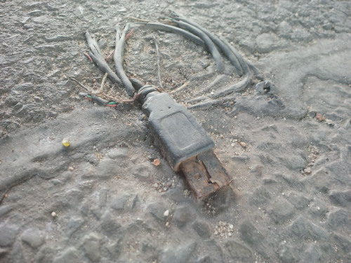 USB cable returning to the earth