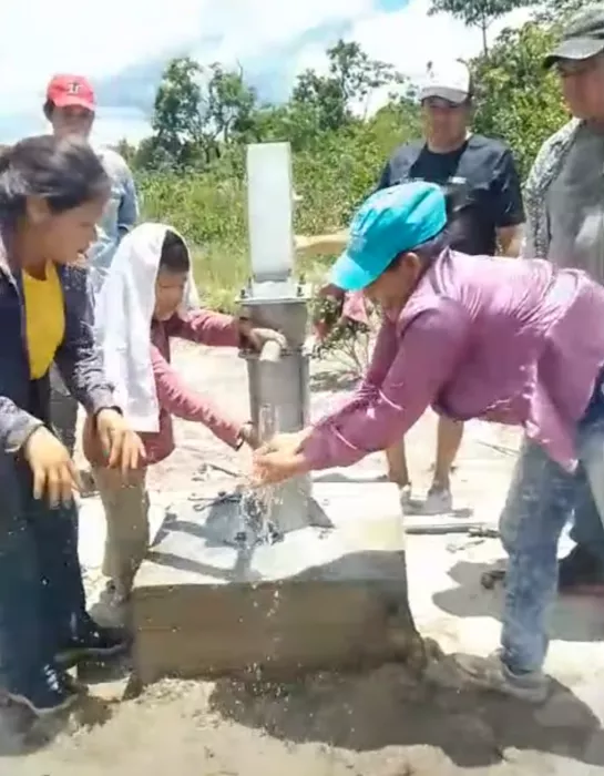 Gobierno Municipal de San Miguel garantiza acceso al agua en Corralito de Cuarrió con la instalación de nueva bomba manual