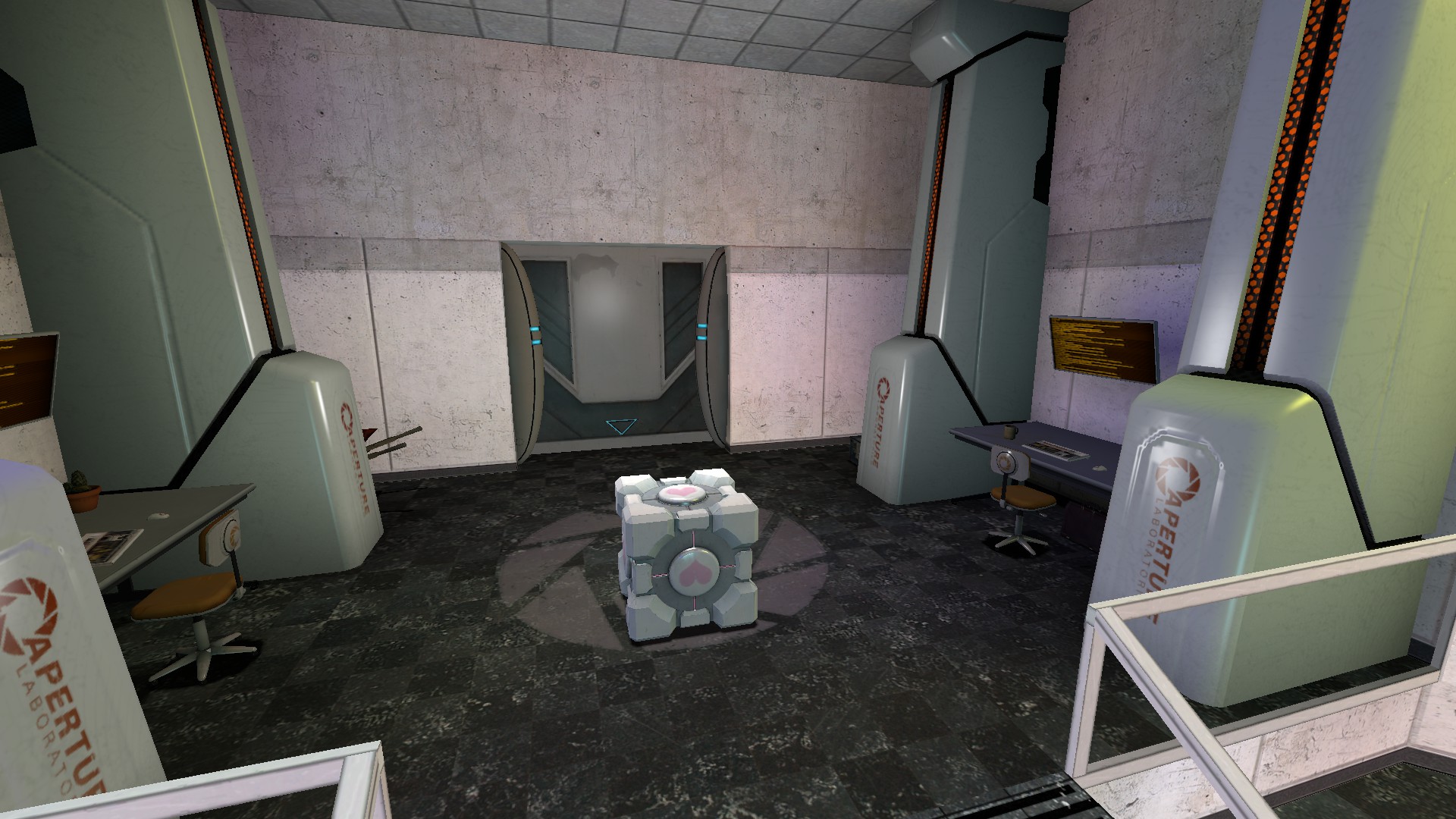 The entrance to GLaDOS&#39;s chamber has office desks with various physics objects.  The companion cube sits on the floor in the middle.