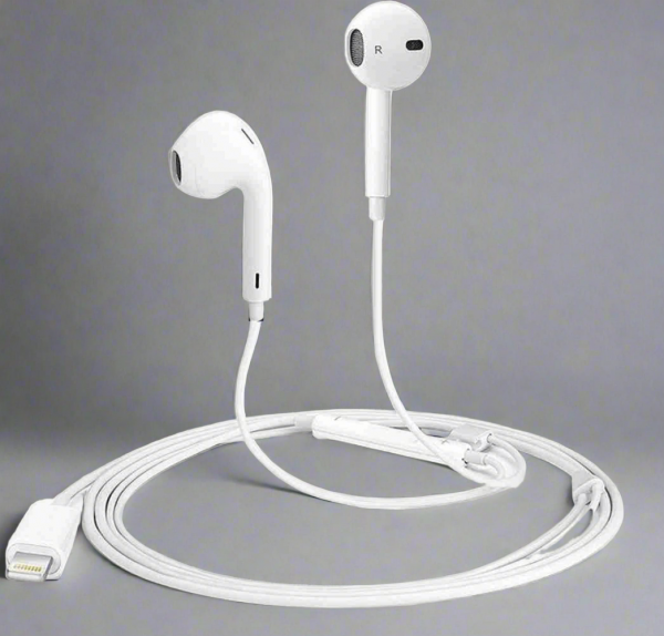 مجموعتان من سماعات Realme الأصلية