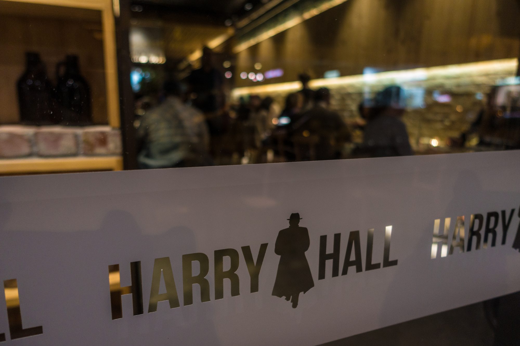 Harry Hall 01