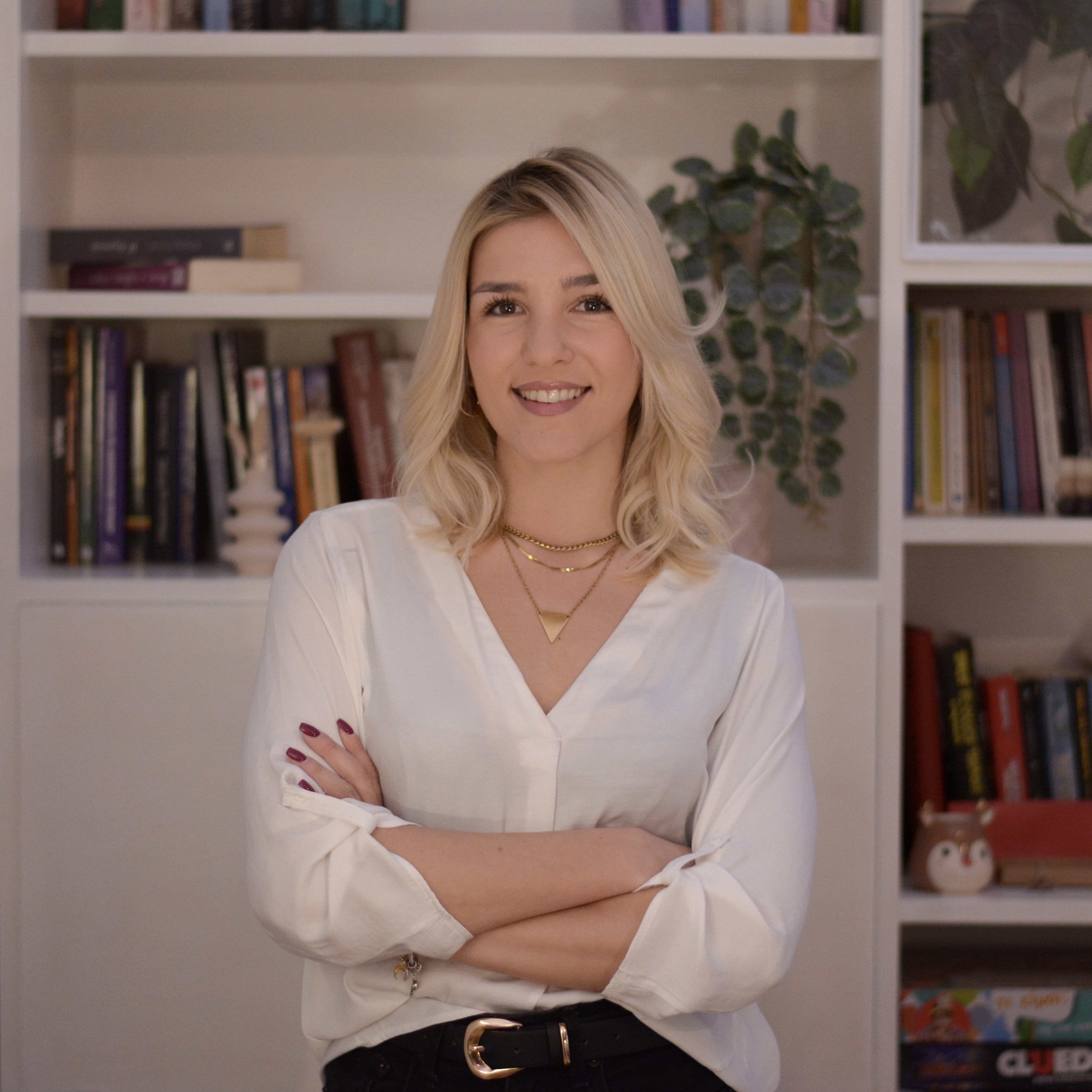 Αθηνά Γονατά