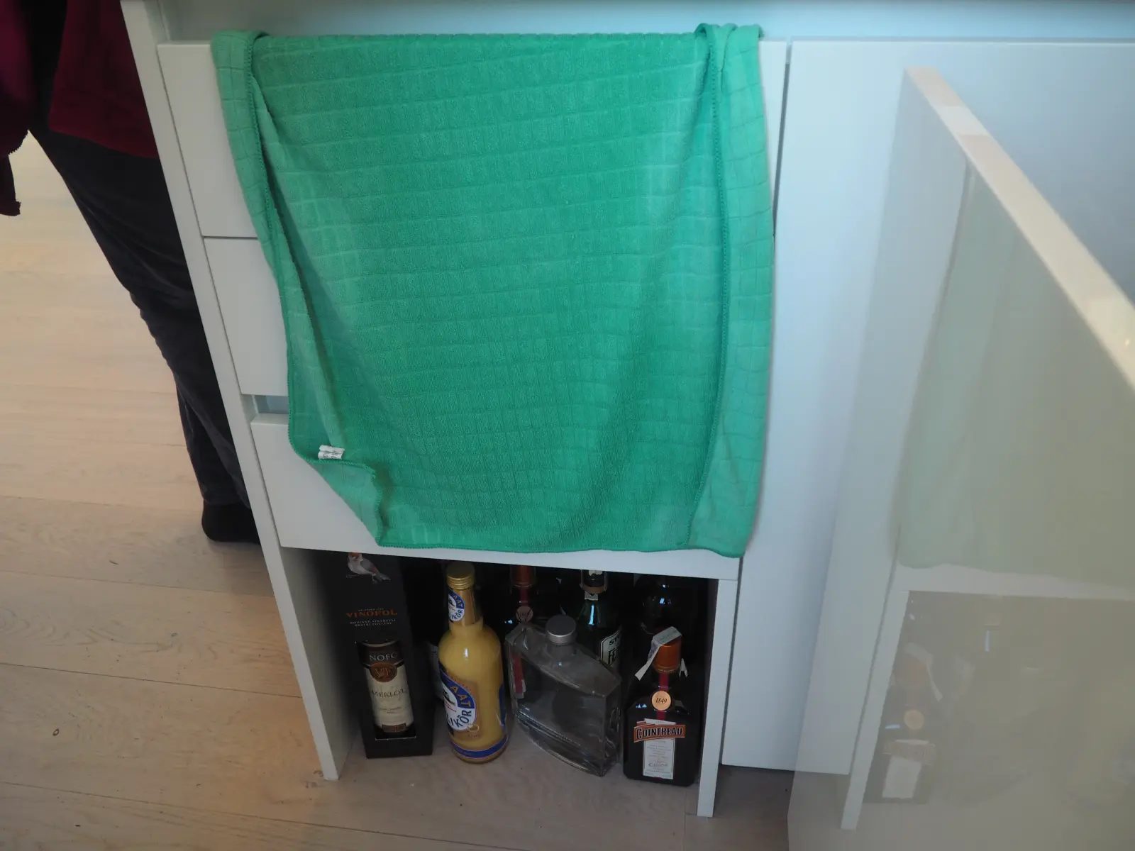 kuchyň leštící utěrka na lednici - only