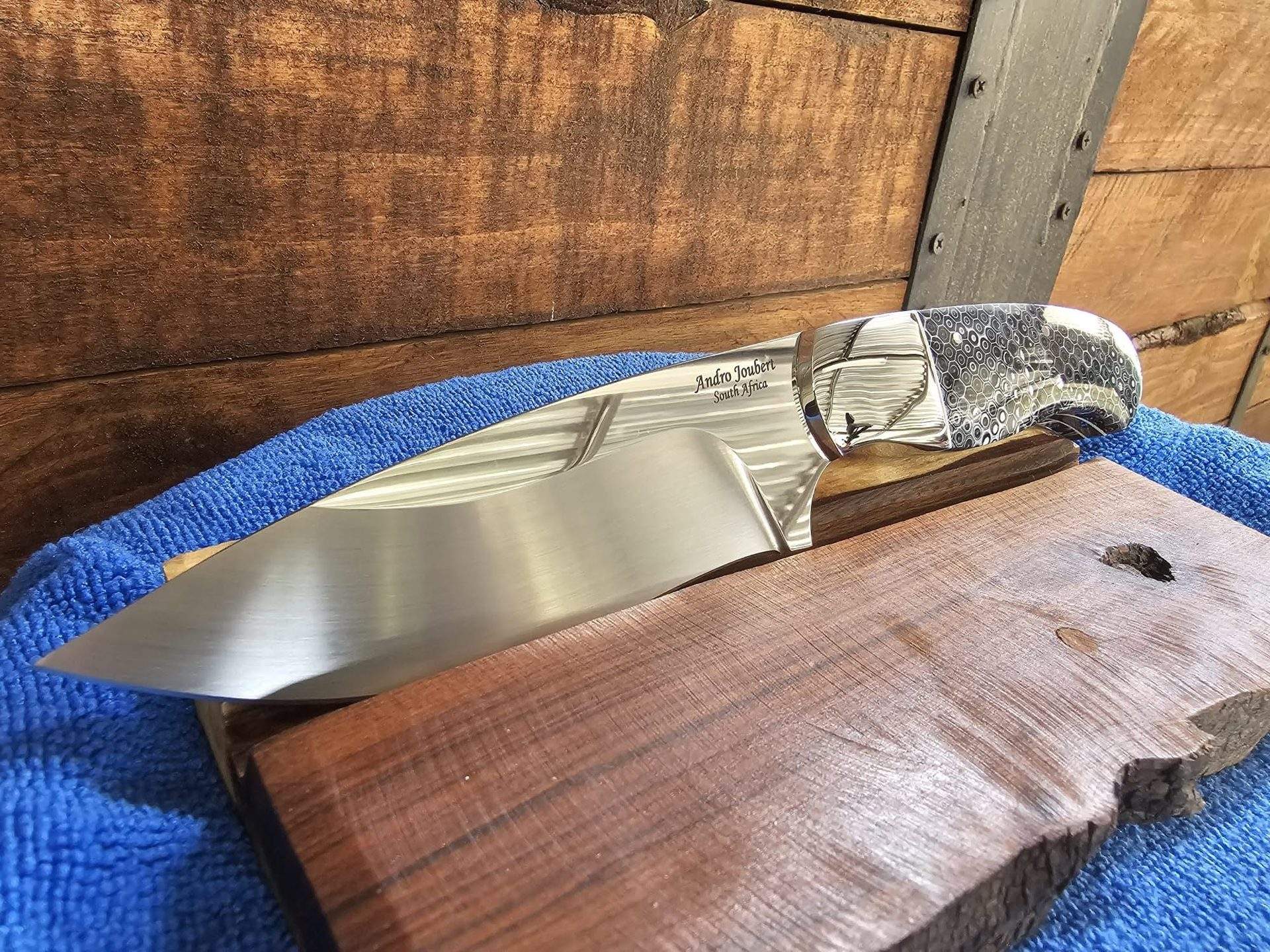 Handmade fixed blade knife by Andro Joubert