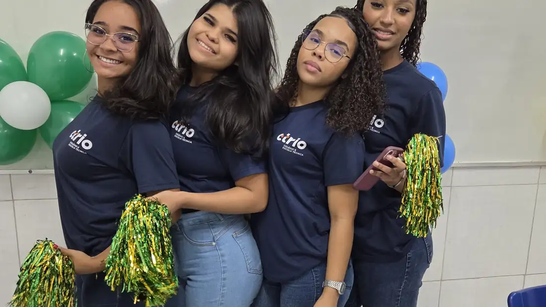 Alunas do Ensino Médio do CTRIO em atividade da escola