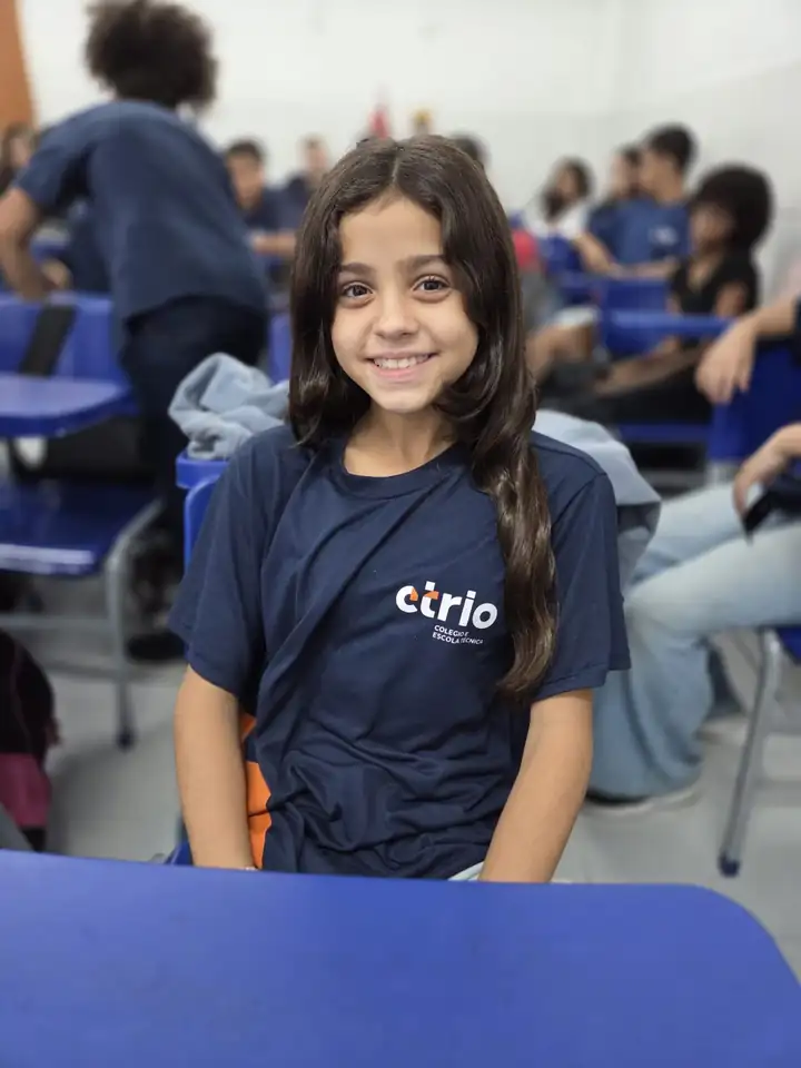 Aluna do Fundamental 6º ao 9º ano do CTRIO em sala de aula