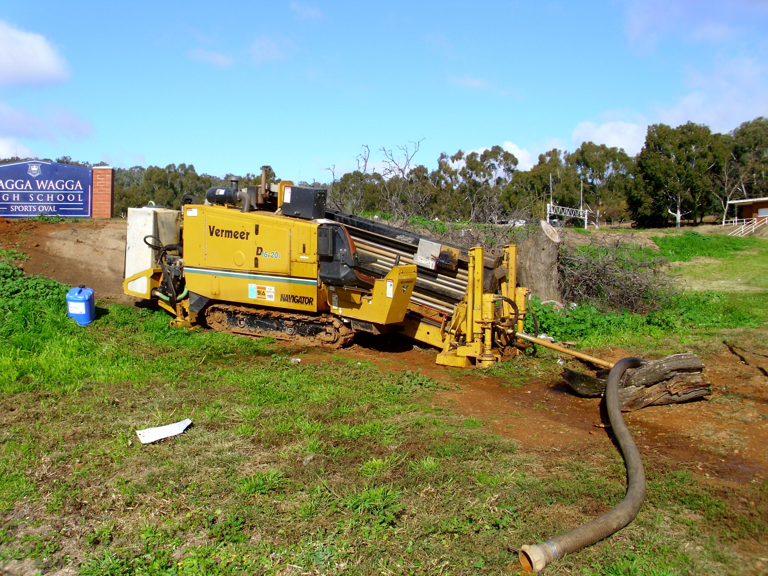 Horizontal directional drilling rig in operation