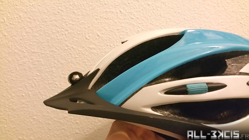 Fixer une caméra sportive sur un casque de vélo