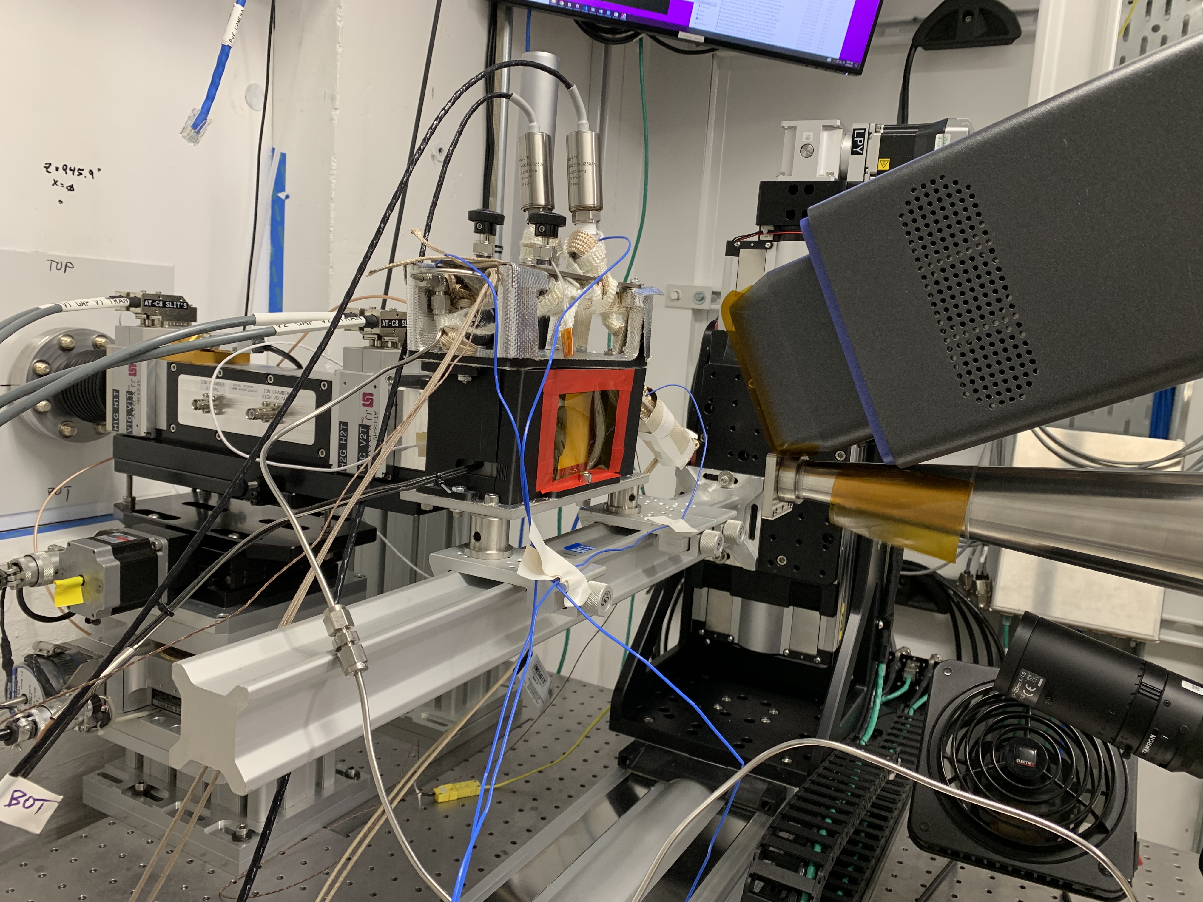 High Temperature and High Pressure setup at beamline 1-5 of SSRL