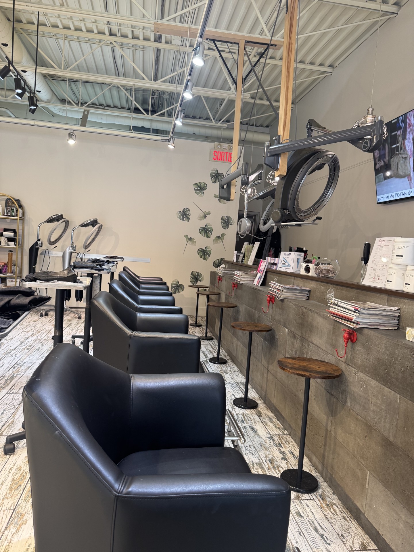 Espace détente et comptoir, salon Fluide