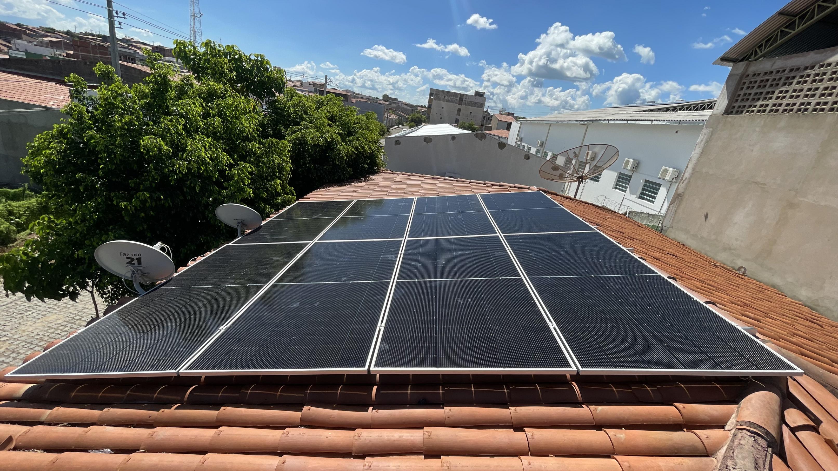 Justiça suspende cobrança de ICMS sobre energia solar de consumidor no RN
