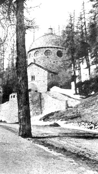 「●セガンテイニ・ムゼウム」のキャプション付きの写真