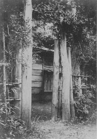 「門」のキャプション付きの写真