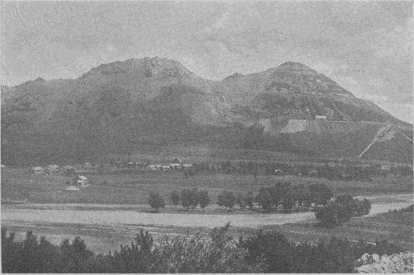 「千山の帰途に観たる鞍山」のキャプション付きの写真