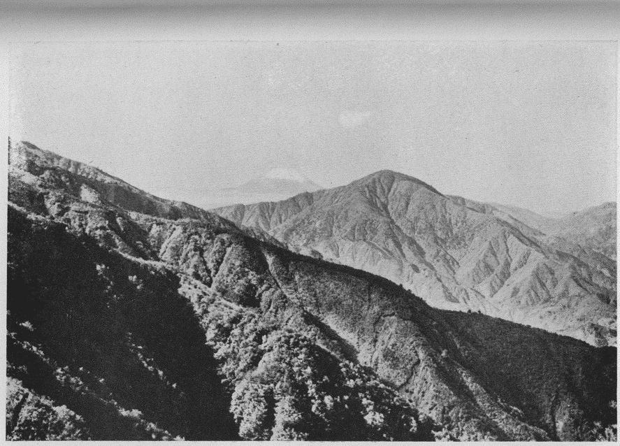 「大群山と富士山(焼山より)」のキャプション付きの写真