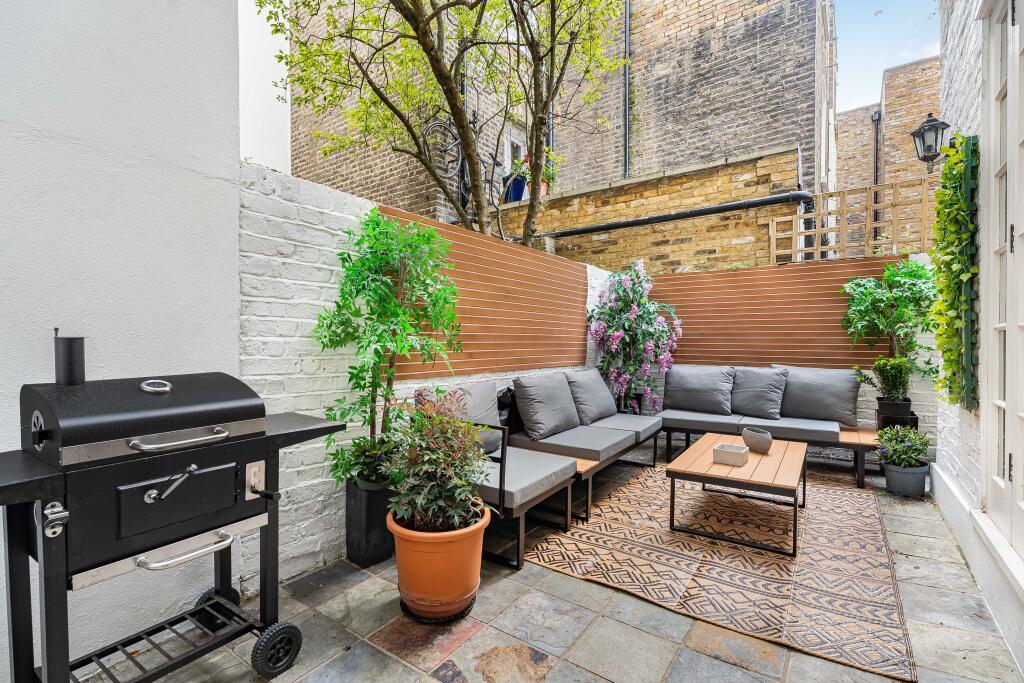 West-facing garden at Cambridge Street