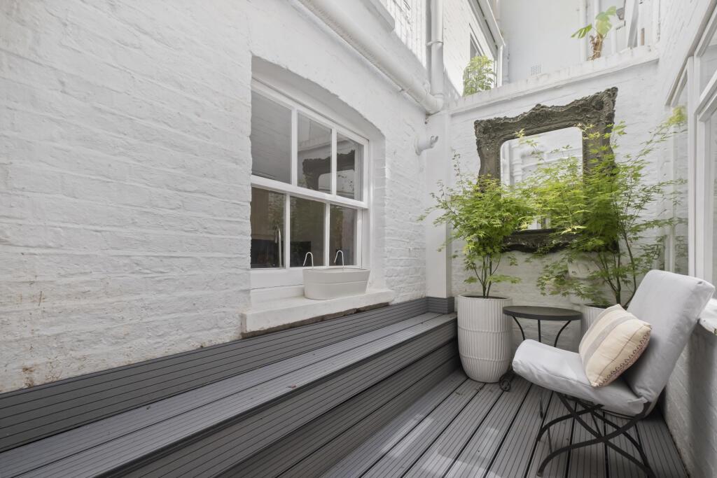 Private patio at Clareville Grove