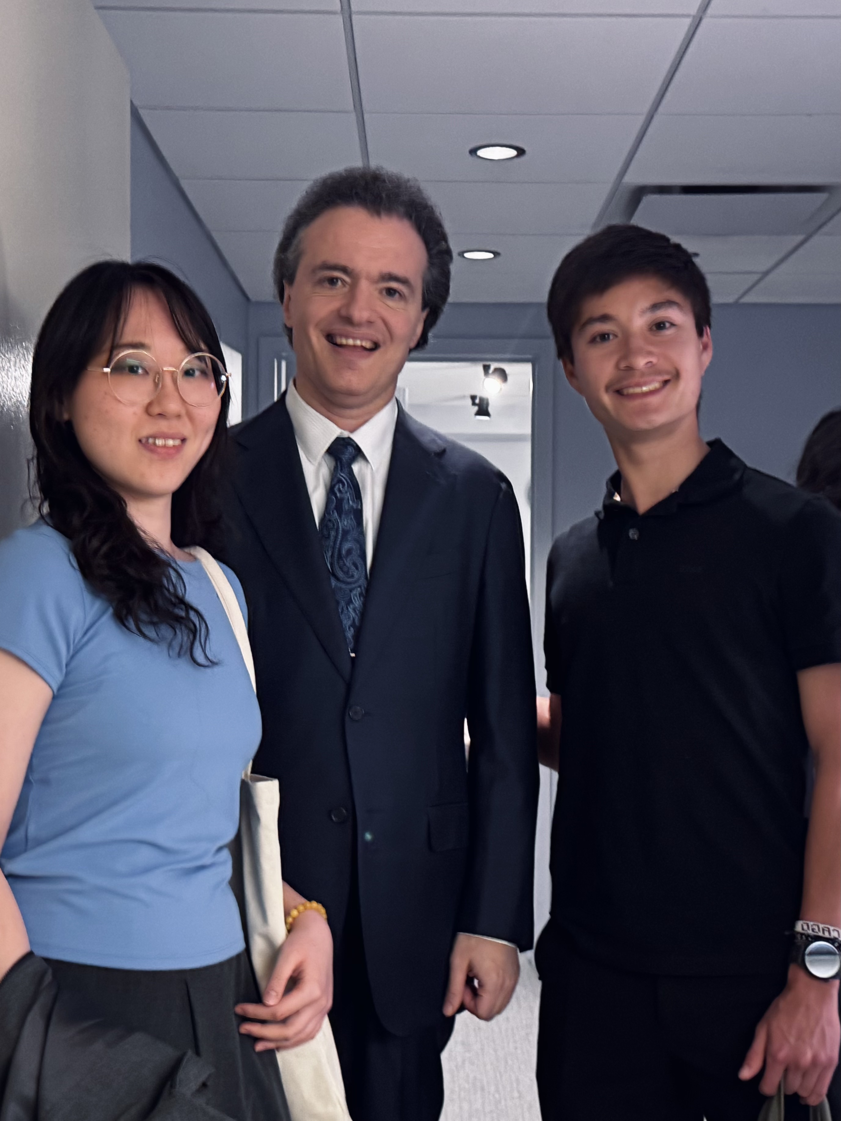 Backstage pass at the CSO — Guess who knows how to play the piano?