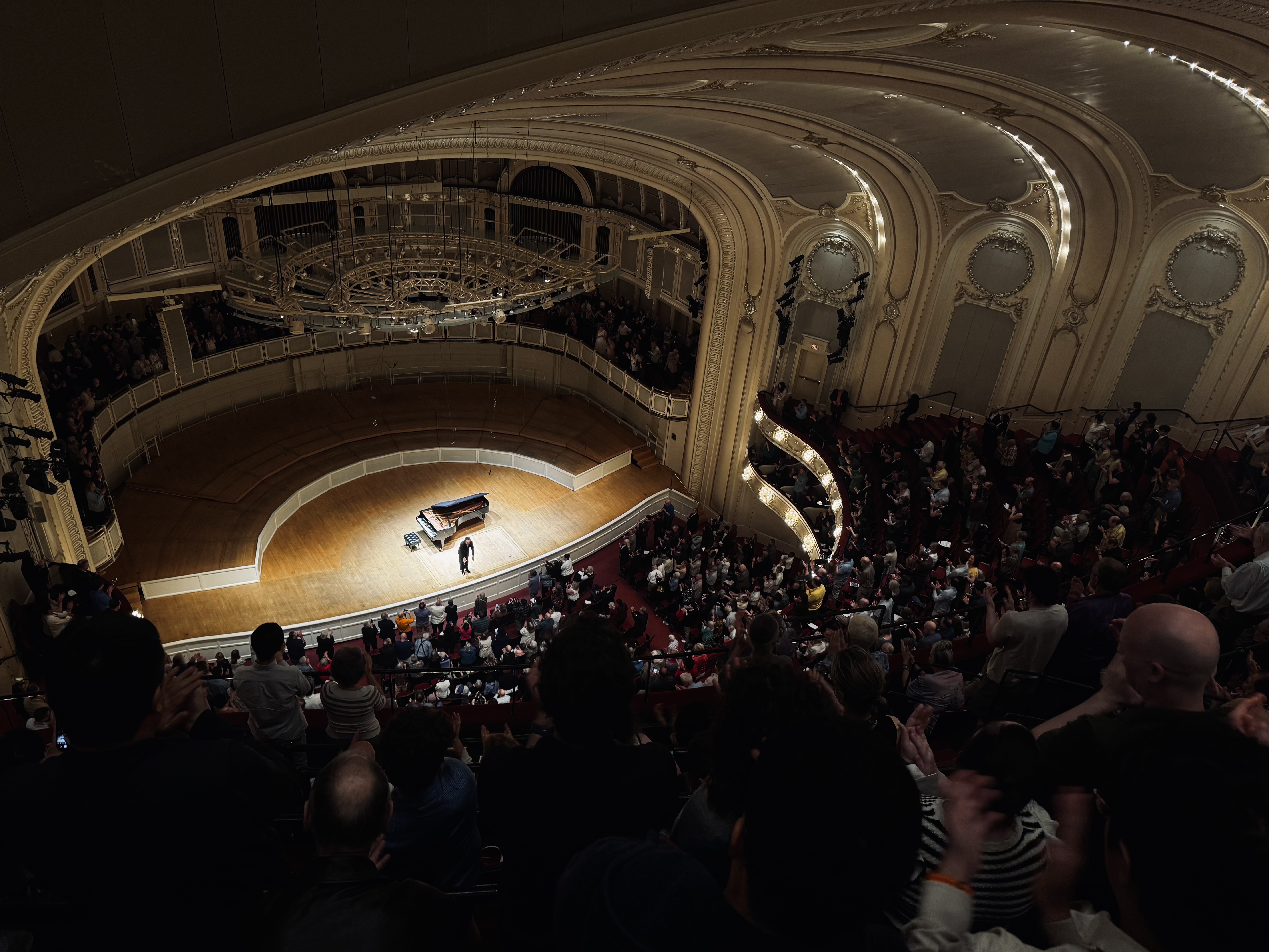 This is my first time sitting in the Fynn Gallery (top floor). The acoutic is good. The audience are the most dedicated. The view is also splendid.