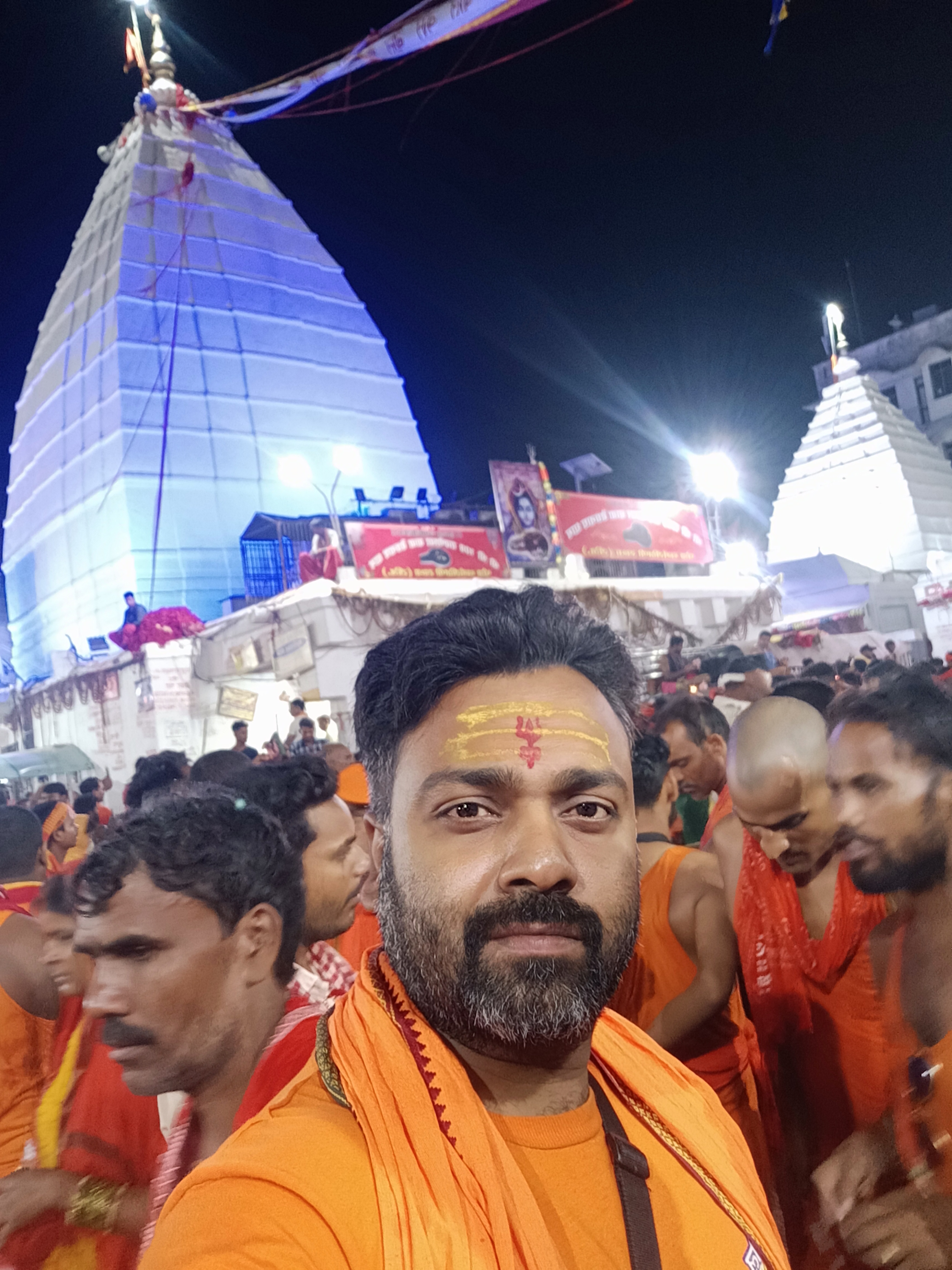 Bol Bam pilgrims on the way to Deoghar