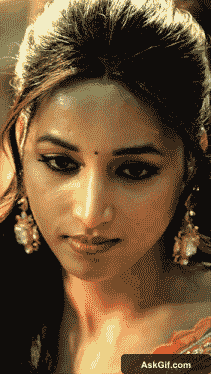 स्रीनिधि शेट्टी सुंदर सेटिंग में विचारशील और चिंतनशील दिखती हैं