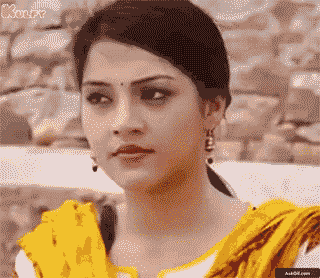 मेहरिन कौर पीरजादा एक दृश्य में विचारशील और चिंतनशील दिख रही हैं