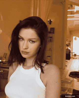 जब आप गंभीर दिखने की कोशिश कर रहे हों लेकिन जीवन आपको डिस्टर्ब कर रहा हो!