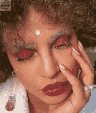 Jhilmil getting ready for her marriage with Barfi.