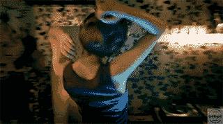 जब आप अपने पसंदीदा गीत पर नृत्य कर रहे हों।