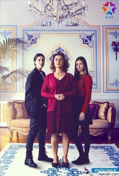 Fazilet Hanim ve Kizlari