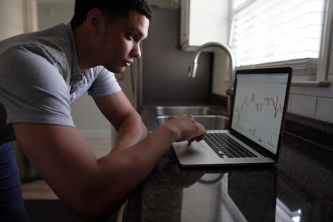 Polymarket platform interface showing election odds and prediction markets