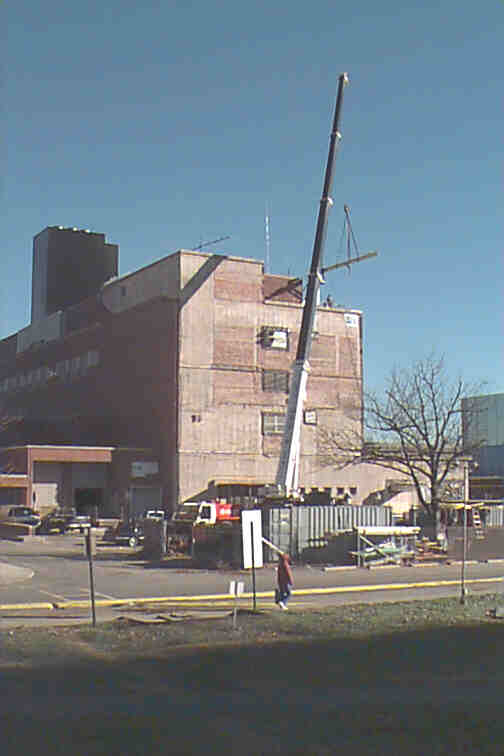 bldg11_1.jpg (26077 bytes)