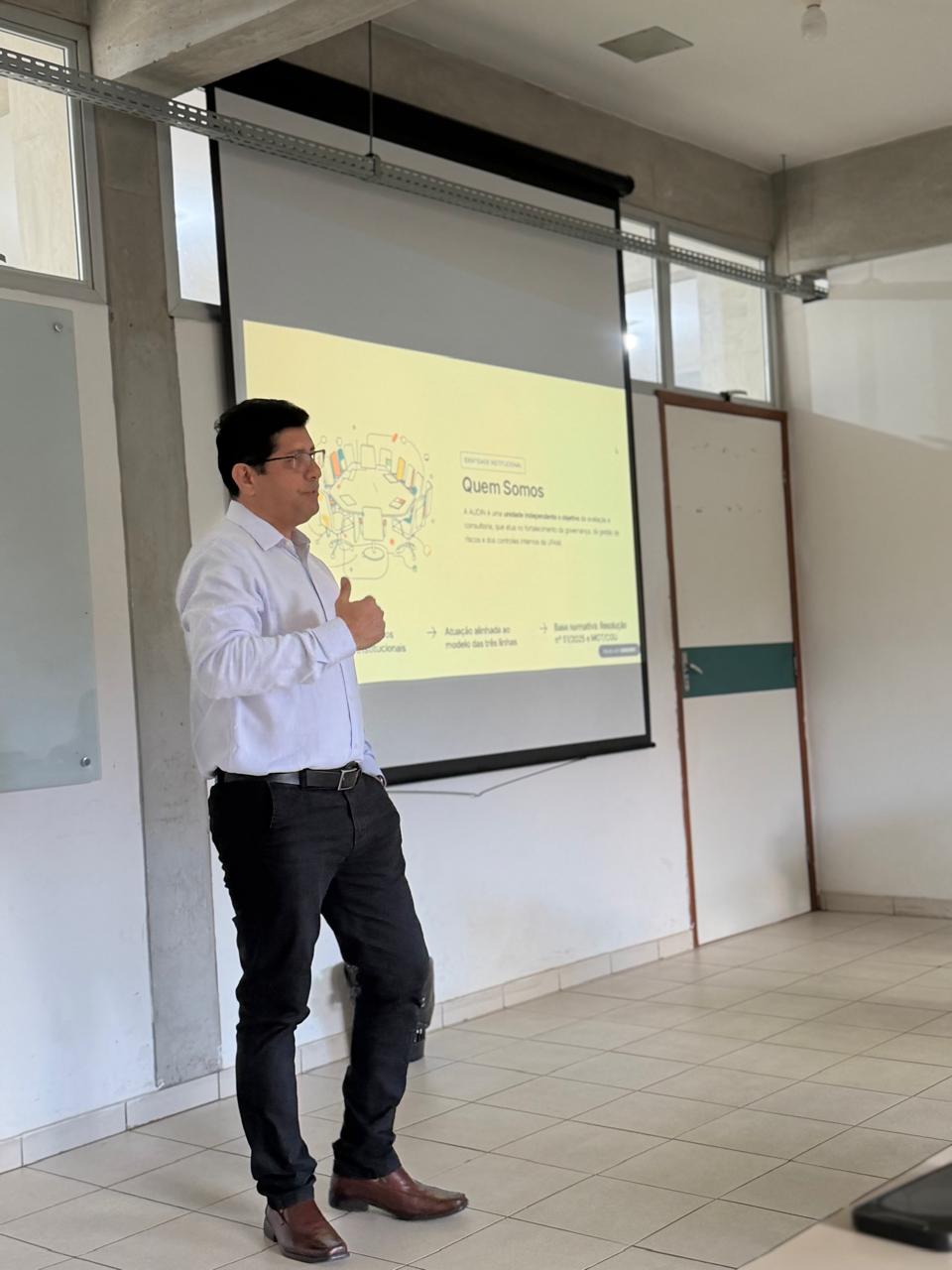 Auditor-chefe Azenilton Melo durante apresentação 'Quem Somos'