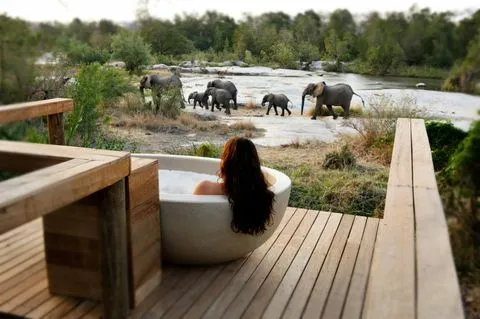 outside-bath-safari