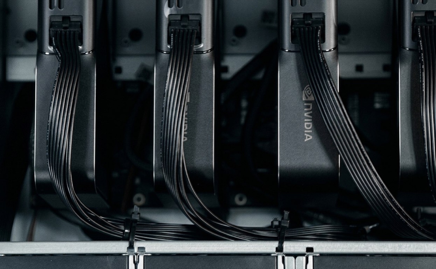 GPU power cabling detail