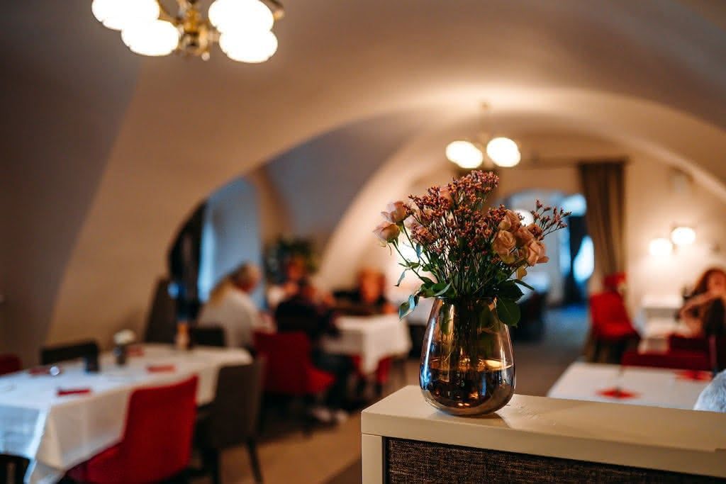 Restaurace — atmosféra s hosty