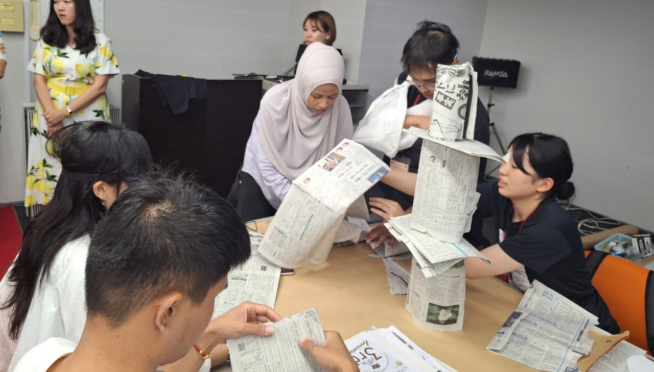 Kegiatan grup dalam kelas-kelas yang diadakan oleh program