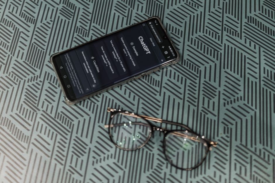 오큘러스 창업자들의 세서미, 드디어 iOS 앱 상륙! 챗봇 아닌 '진짜 대화'의 시대 오나?