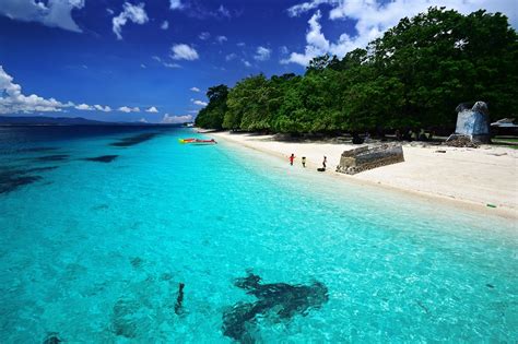 Mengenal Keindahan Pantai-pantai di Maluku Tengah