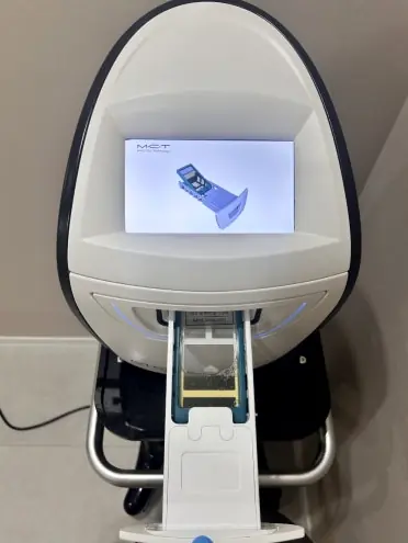 Advanced medical skin treatment device