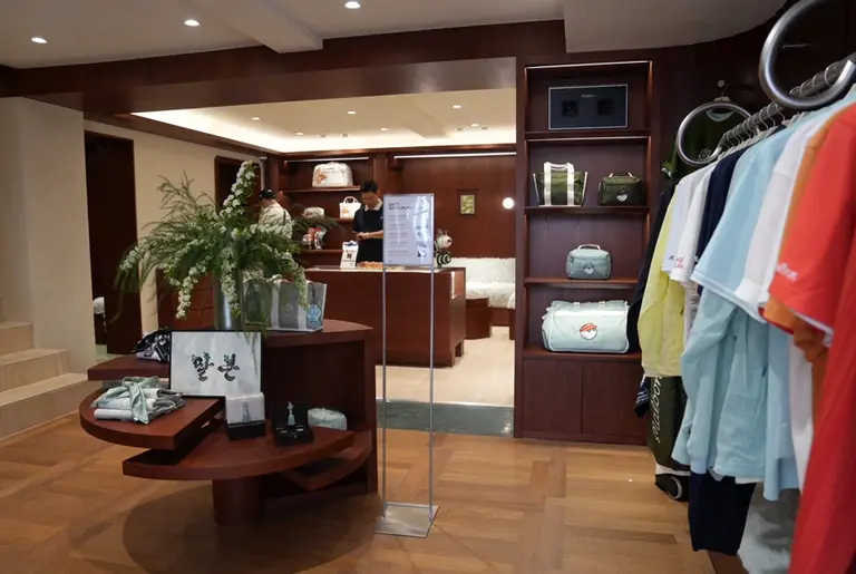 マルボン店内広々とした空間