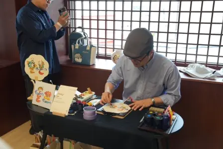 アートワークショップ扇子絵付け職人