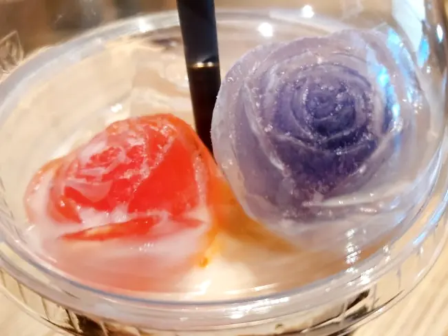Rose shaped ice cube drink