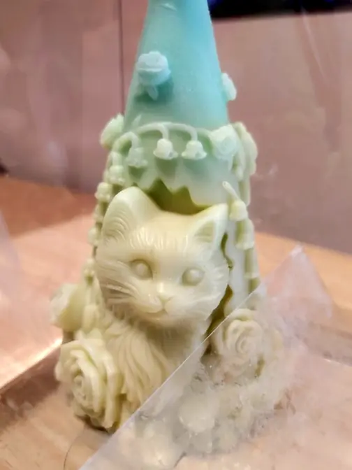 Cat shaped rose candle souvenir