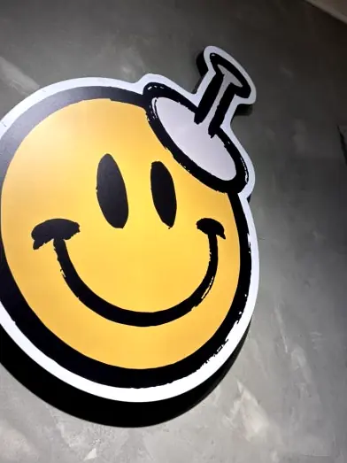 Hoonhoon Hotteok smiley logo wall