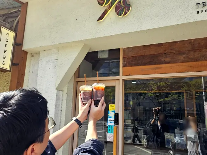 テンパーセントコーヒー潜室新川店の外観